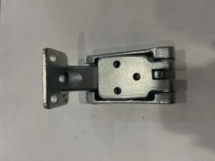 петля дверна задн прав (верхня частина) MERCEDES SPRINTER 906 06.06-06.18 BLIC 6004003547244P