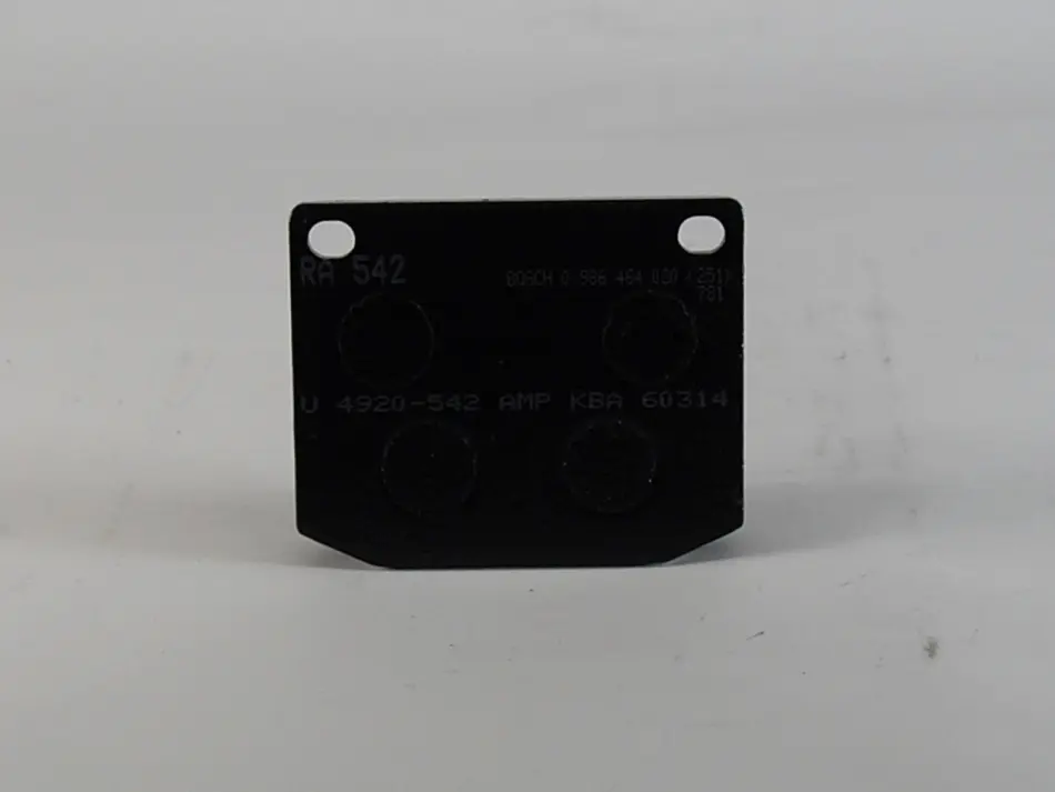 Комплект тормозных колодок, дисковый тормоз BOSCH 0986464020 (фото 1)