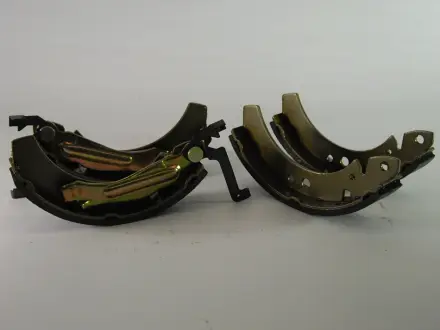 Комплект тормозных колодок BOSCH 0986487311