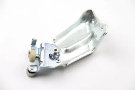 Ролик зсувних дверей Ducato/Boxer 06- (верхній/з кронштейном) BSG BSG30134023