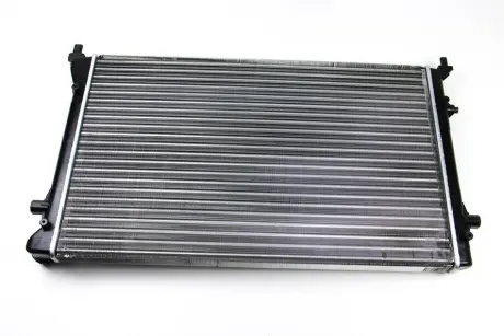Радіатор води Caddy III 2.0SDI/1.4i/1.6i /Golf/Octavia (+/- AC) (650x398x26) BSG BSG90520013