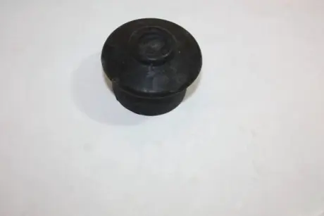 Опора двигуна перед. Audi A4 VW Passat 1.9TDI 95-00 DELLO 130057710