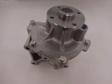 Насос водяний з патрубком Mitsubishi ASX 1.8 DI-D 10-/ Lancer 2.2D 10-/ L200 2.2 DI-D 19-/ Outlander 2.2 DI-D 06-/13- GMB GWM104AH