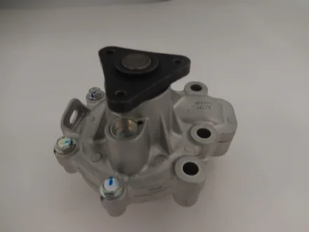 Насос водяний з патрубком та сальником Mazda 2 1.5 14/19-/ 3 1.5/2.0 13-/19-/ 6 2.0/2.5 12-  GMB GWMZ79AH