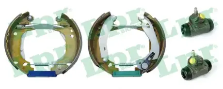 Комплект тормозных колодок LPR OEK102
