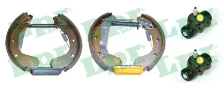 Комплект тормозных колодок LPR OEK136