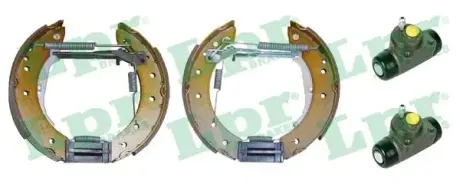 Комплект тормозных колодок LPR OEK221