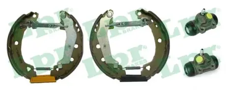 Комплект тормозных колодок LPR OEK371