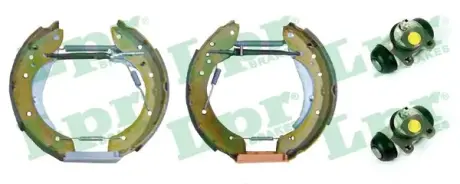 Комплект тормозных колодок LPR OEK375