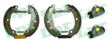 Комплект тормозных колодок LPR OEK690