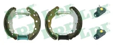 Комплект тормозных колодок LPR OEK695