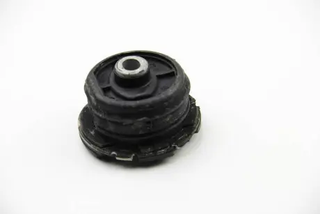 Подушка задньої балки MB E-клас (W210) 95-02 (передня) METALCAUCHO 06080
