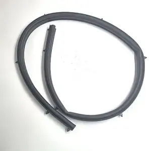 Уплотнитель капота, задний MITSUBISHI MR487759