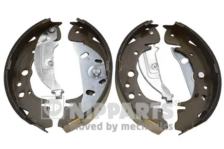 Комплект тормозных колодок NIPPARTS J3500521