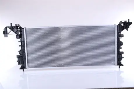 Радиатор охлаждения двигателя NISSENS 630797