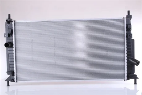 Радіатор охолоджування NISSENS 68520