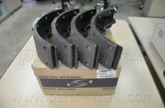 Комплект тормозных колодок PARTS-MALL PLA019