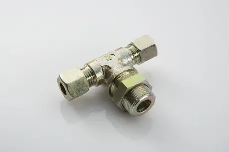 Штуцер т-подібний M16x1,5 на трубки 12/12 PE 076.101-15A