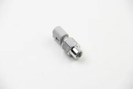 Pressure switch. Датчик давления RENAULT/DACIA 7700413763