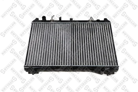 Радіатор охолодження двигуна (A/T) STELLOX 1026981SX