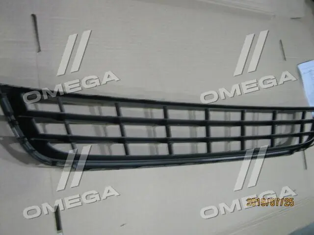 Решітка бампера пер. середня VW JETTA 11-14 TEMPEST 0515747910 (фото 1)